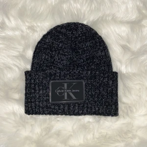 Ck mössa  - Grå mössa från CK