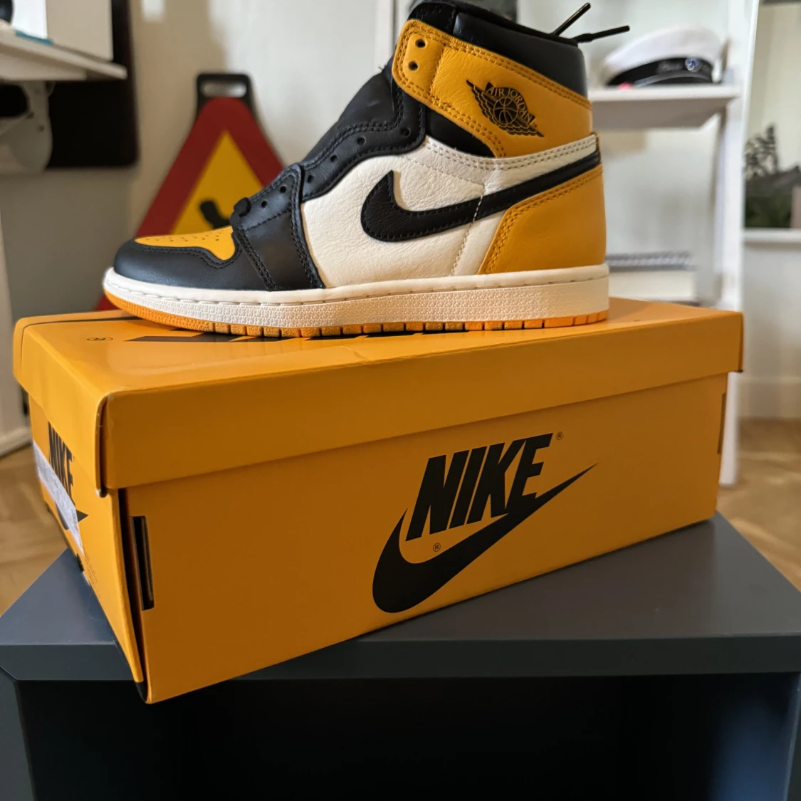 Jordan 1 High Taxi Womens