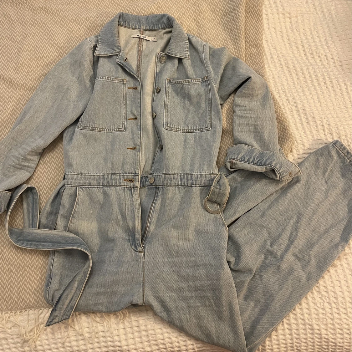 Jeansjumpsuit NA-KD - 91