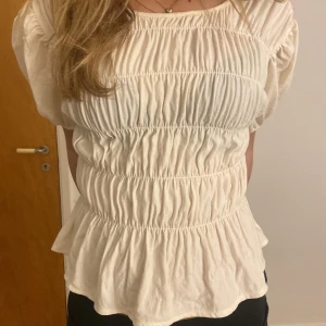 blus - gullig blus som inte används! 