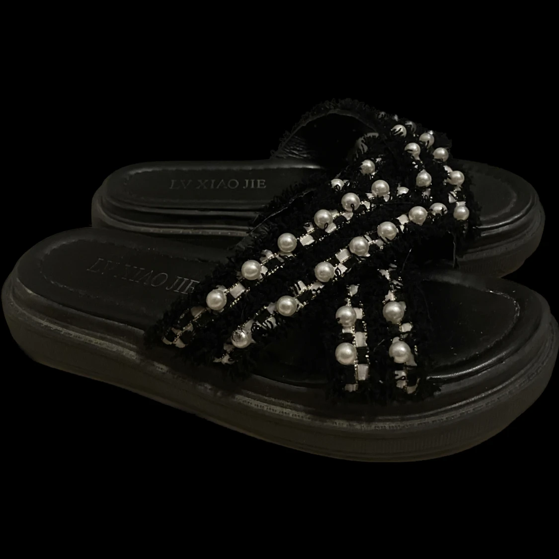 Sandaler svart med pärlor