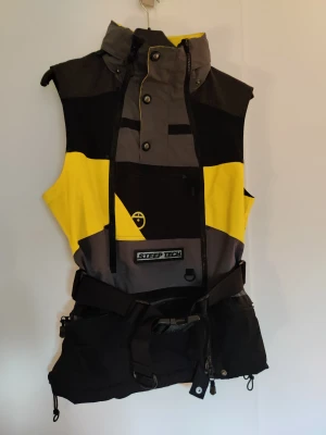 North face steep tech väst - Steep Tech vest från the north face. Nyskick, inga skador, herr strl S/dam strl M. 
