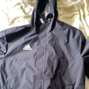 addidas vind jacka - svart vindjacka bra skick