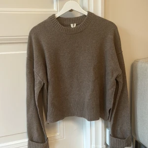 Arket stickad tröja  - Snygg stickad tröja i bra skick!! 100% ull 