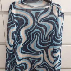 Tröja - Blå, beige, svart, genomskinlig, långärmad tröja. Nyskick