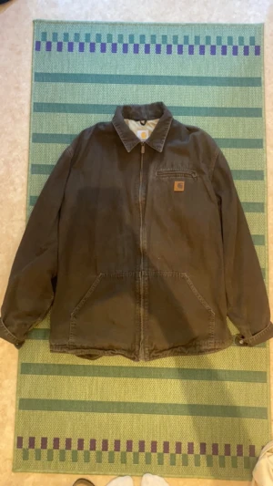 Vintage carhartt jacka - Carhartt jacka, bra omhändertagen, storlek XL, brun/grå