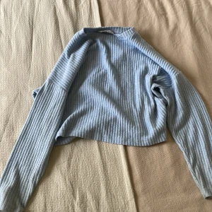 Blå tröja - Säljer denna tröjan från H&M i storlek 146/152