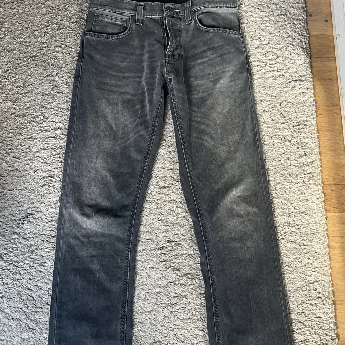 Gråa nudie jeans - 90