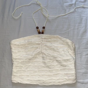 Topp - En vit topp som man knyter runt nacken, aldrig använt🤍