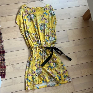 Klänning  - Jättesöt klänning 