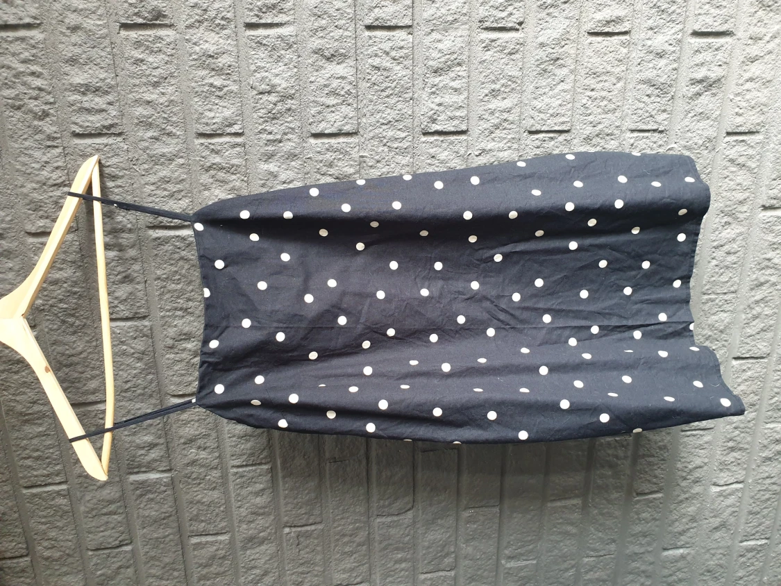 Prickig kort klänning 