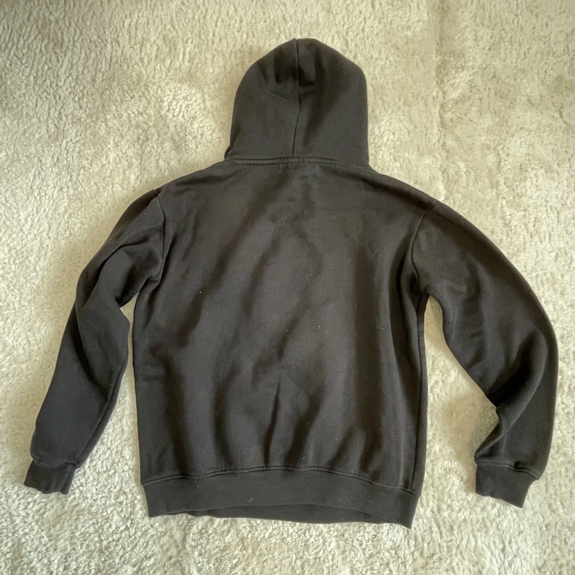 Svart hoodie  - 90