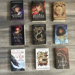 Aurora rising & Aurora Burning: 100kr (för båda) King of scars: 50kr Girl of Paper and Fire: 50kr Serpent & Dove: 50kr Cinderella is Dead: 50kr Shadow of the gods: 50kr The Once and Future Witches: 50kr An Ember in the Ashes: 50kr