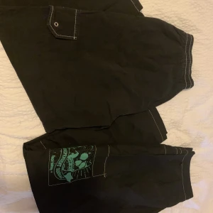 Två par byxor från Romwe - Två par byxor från Romwe. Baggy-style stl M-L