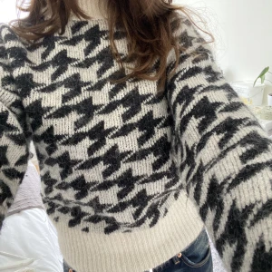 Alpacka blend jumper - Säljer denna alpacka blend jumper från H&M, jättemysig och i gott skick. Strl xs men passar även s.