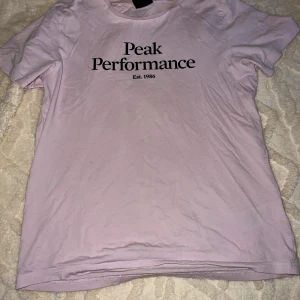 T-shirt💋 - Jätte fin tröja knappt använd så ingen fläck eller något på den🥰