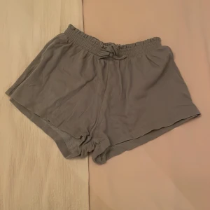 Hm shorts - Säljer dessa gröna H&M shorts 