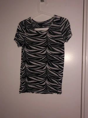 Tröja - Fin tröja står xs men passar även s 