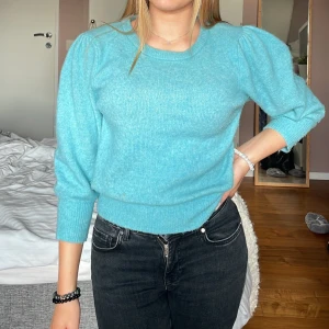 Strimlad tröja  - Jag säljer nu denna härliga och gulliga stickade topp då den inte kommer till användning längre. 🥂