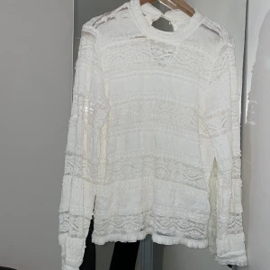 Fin blus  - Ny använt 2 gånger jätte fint skick 