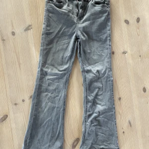 Jeans  - Gråa jeans 
