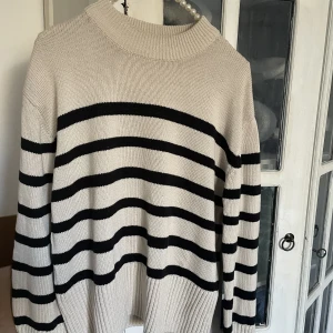 Tröja - En randig tröja från gina tricot i fint skick. Storlek xs💕 