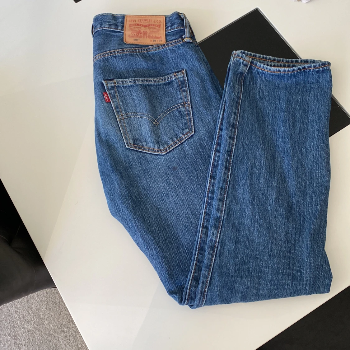 Mörkblå Levis 501 jeans 30/30