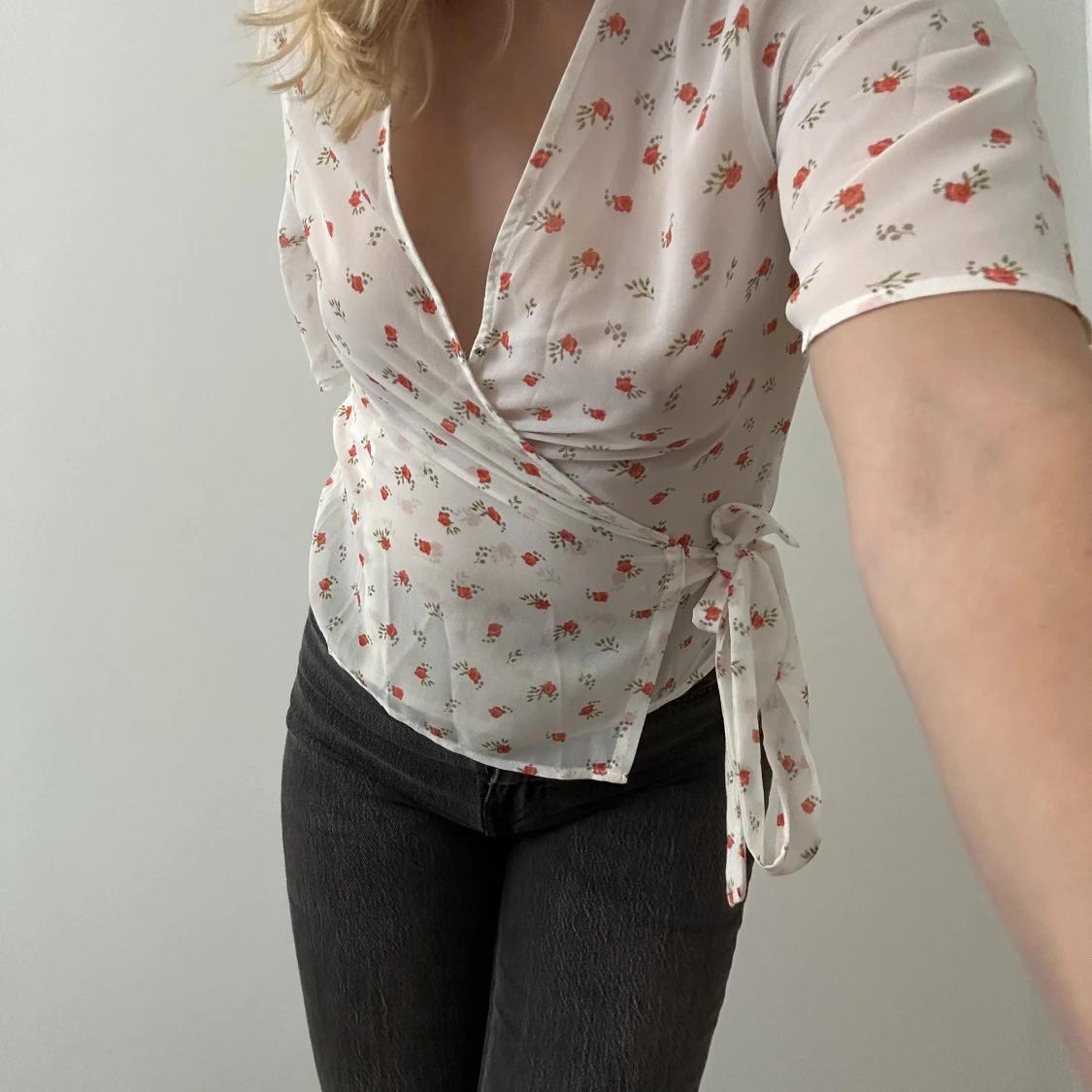 Söt blommig blus  - 91
