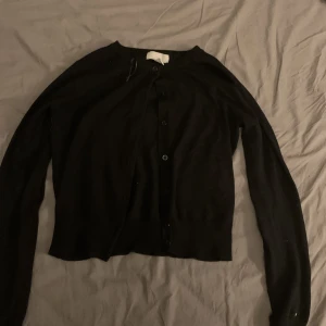 Basic kofta hm  - En jätte fin basic kofta från hm💞 Aldig använd då jag köpte fel storlek💞
