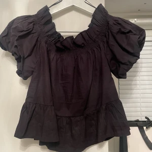 Söt topp - Säljer denna söta topp/blus, använd 1 gång.