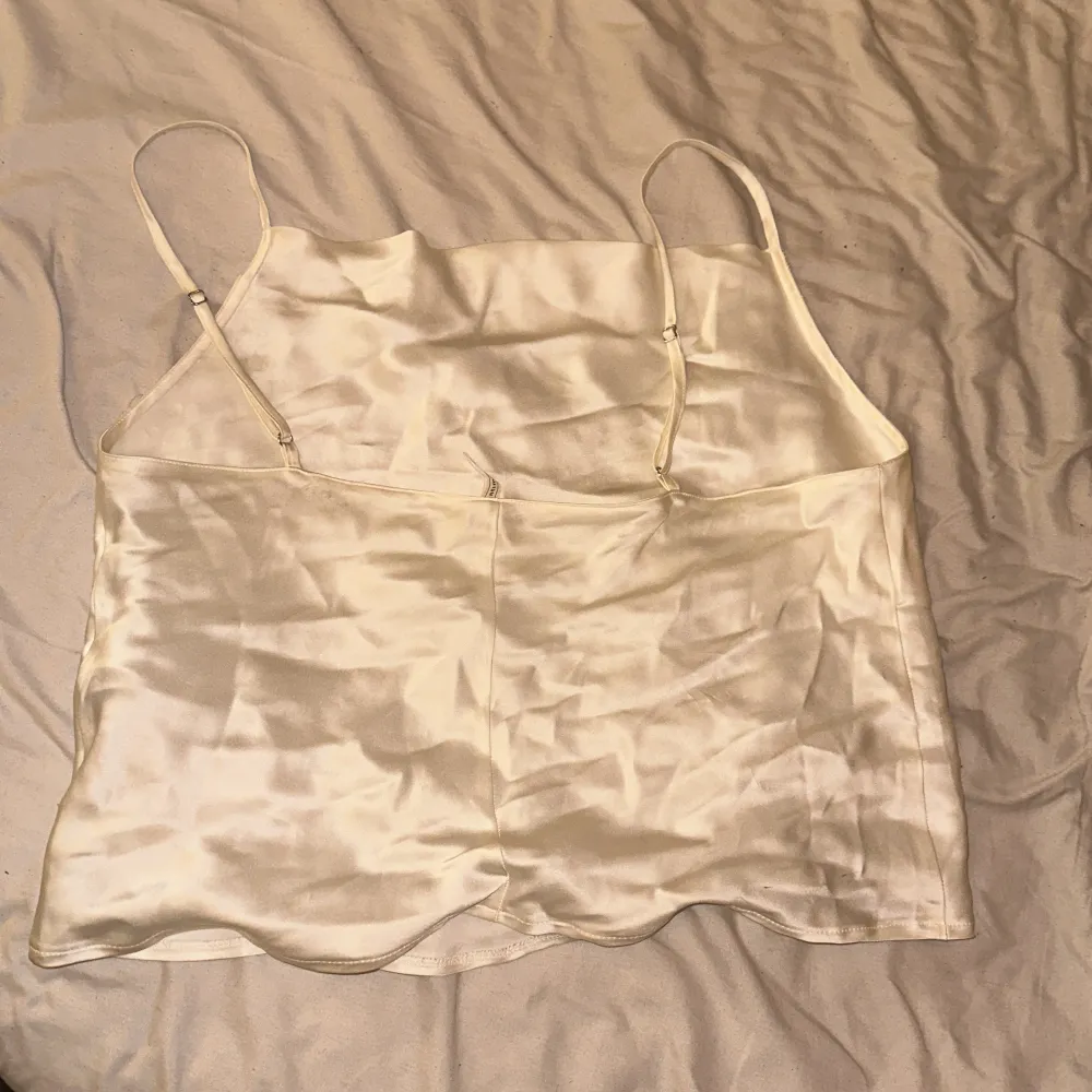 En super snyggt o skönt silkes linne som tyvär inte blivit använd, nyköpt 400!💕. Övrigt.