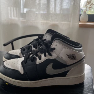 Jordans - Säljer mina jordans som är i storlek 38, bra sick men tyvärr inte kvar lådan 😊 frakt ingår i pris
