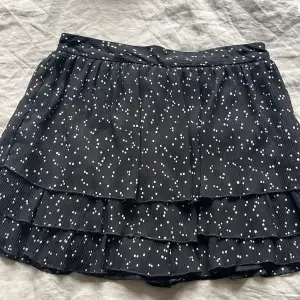 Jättesöt kjol från zara med shorts under💌
