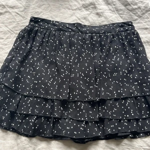 Kjol - Jättesöt kjol från zara med shorts under💌