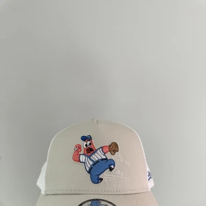 New era keps  - säljer denna new era nikelodeon edition keps då jag aldrig använt den, köpt på zalando förra sommaren för 450kr tror jag, skick 10/10, hör av er vid frågor 