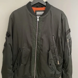 Höstjacka - Jack & Jones core vårjacka Armigrön i storlek M. I mycket bra skick 