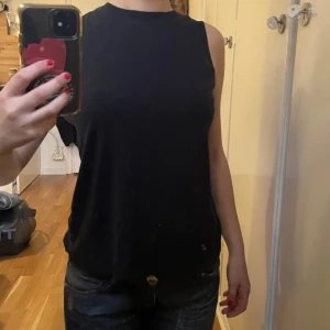 Pull & bear linne - Ett jättefint linne från pull and bear som knappt är användt och är i väldigt finns skick!