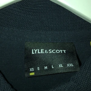 Lyle & scott tröja - En Lyle & scott tröja inte används någon gång var lite baggy för mig den är i nyskick. 