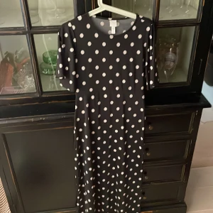 Klänning - Klänning, använd 1 gång 