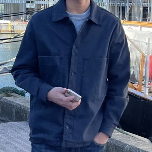 ZARA OVERSHIRT - Jätte snygga  Zara Overshirt perfekt nu till hösten, skick jätte bra, Size M, Marineblå 🥂🥂🤩