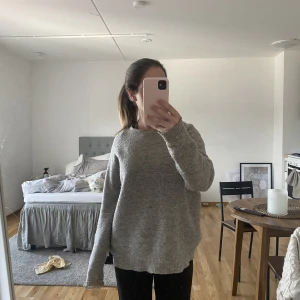 Stickad tröja  - Oversized stickad tröja från bikbok, storlek S, använt skick 