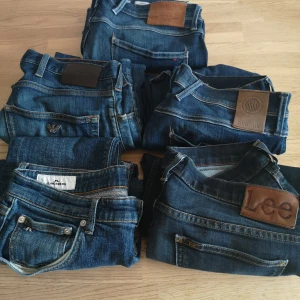 Replay anbass Jeans (Styckpris)  - Alla säljs för 739 kr  (frakt ingår)   Armani jeans: strl W:33 L: 34  Replay anbass: strl 36  Replay hyperflex: 32  J. Linberg: W:32 L: 34  Lee: W:34 L 32  Skriv priv för bilder (passform, etc) 