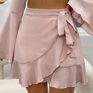 Söt kjol från shein i XS. Aldrig använd. 40kr❤️