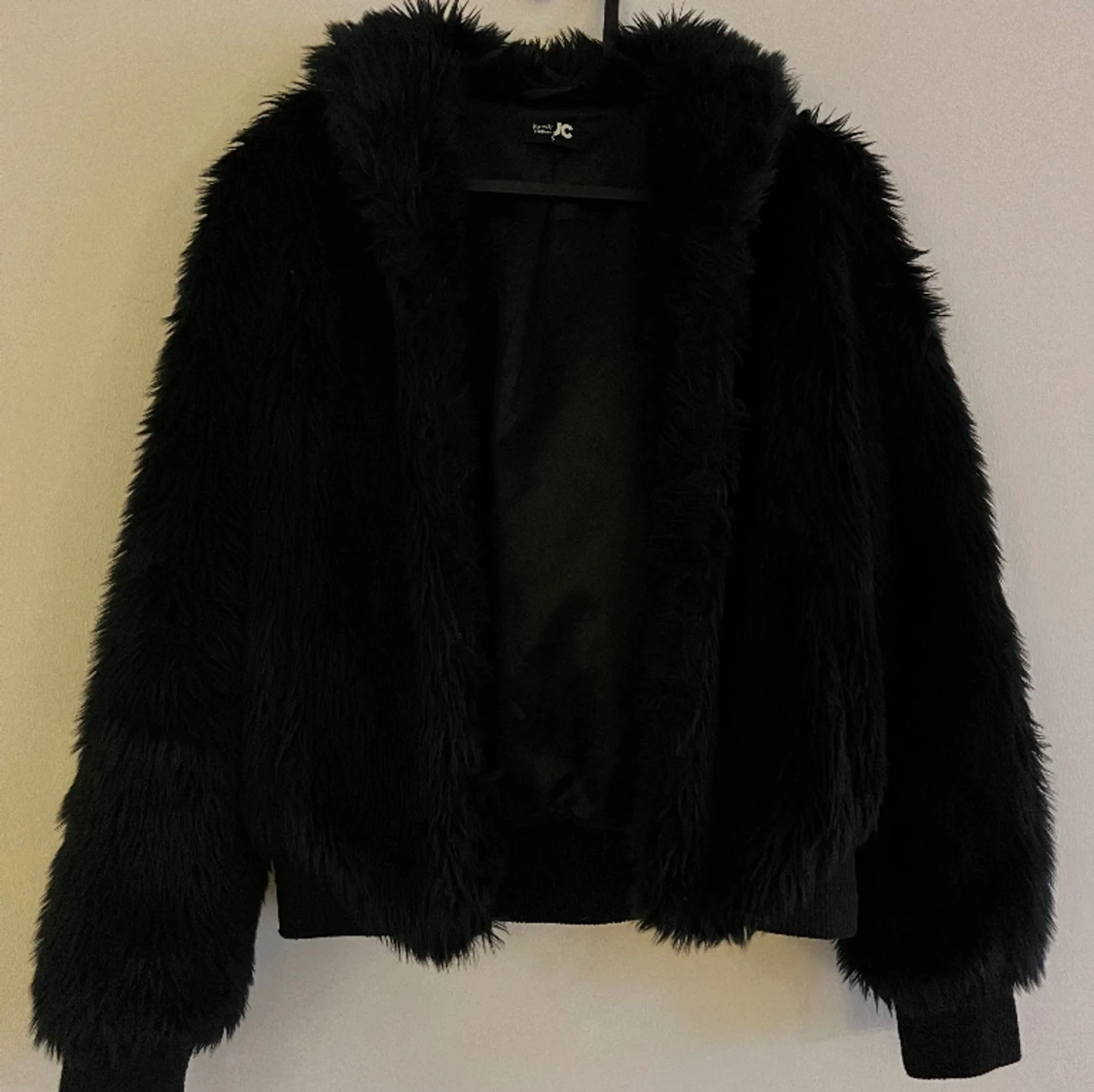 Svart pälsjacka 