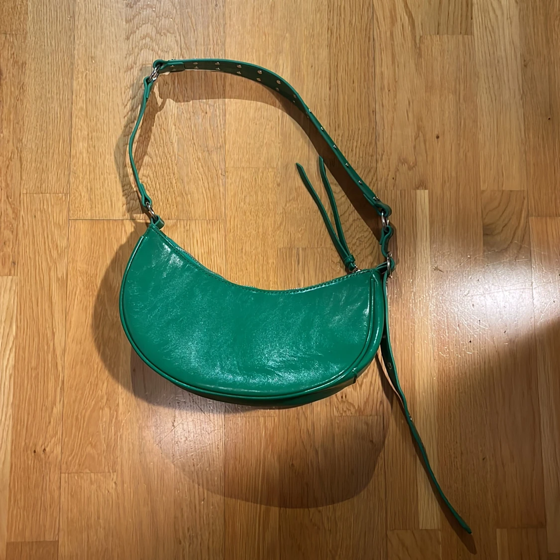 Grön väska från Stradivarius  - 90