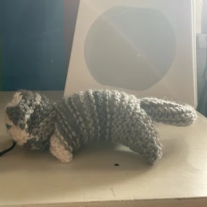 egen virkad katt! - faktiskt ganska nöjd trots jag inte virkat särskilt länge!