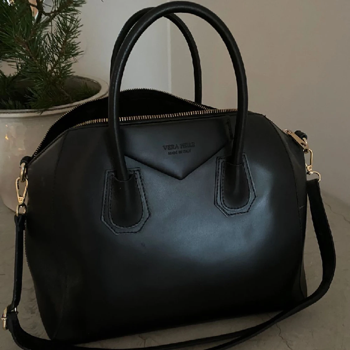 Svart läderväska Chiquelle