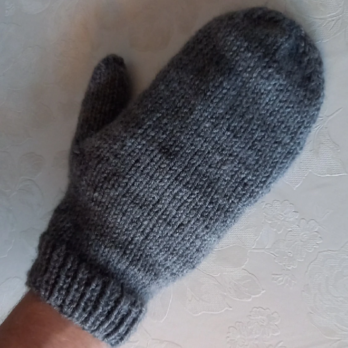 Nya gråa vantar (till honom?) stl XL/XXl - 90