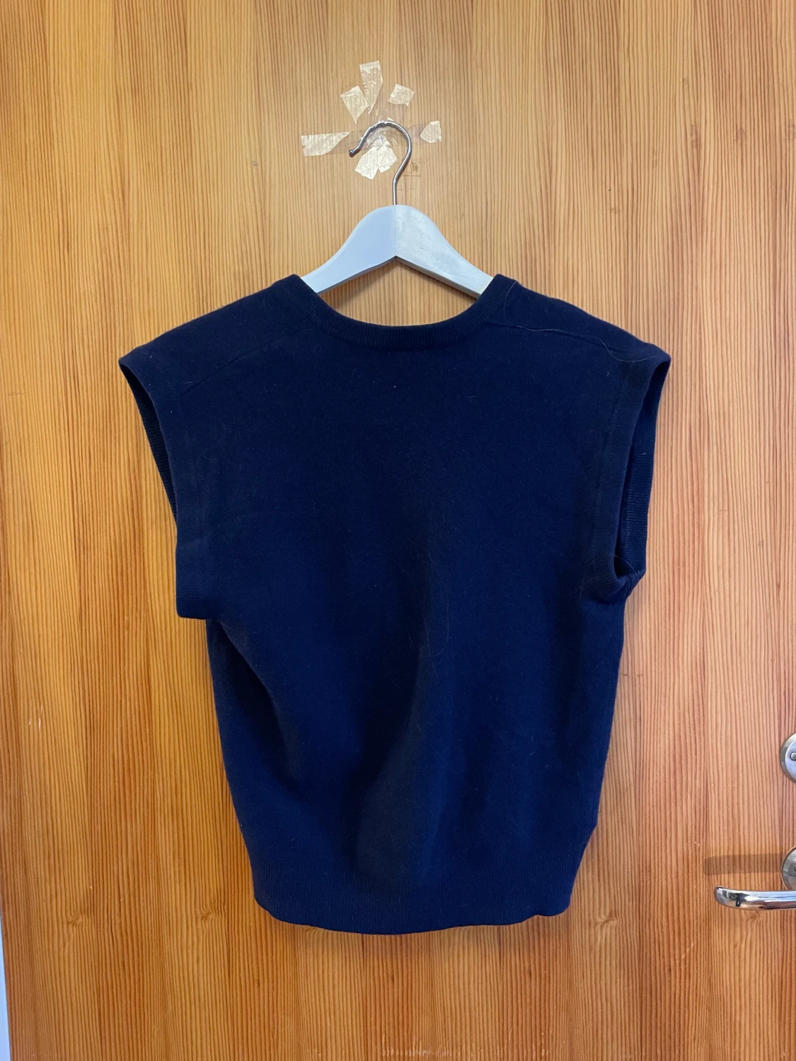 Gullig stickad väst - 90