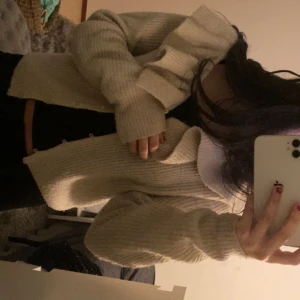 Kofta - Snygg kofta med volang, den har inga defekter. Skriv för frågor❤️